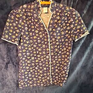 Vintage Floral Patterned Button Up